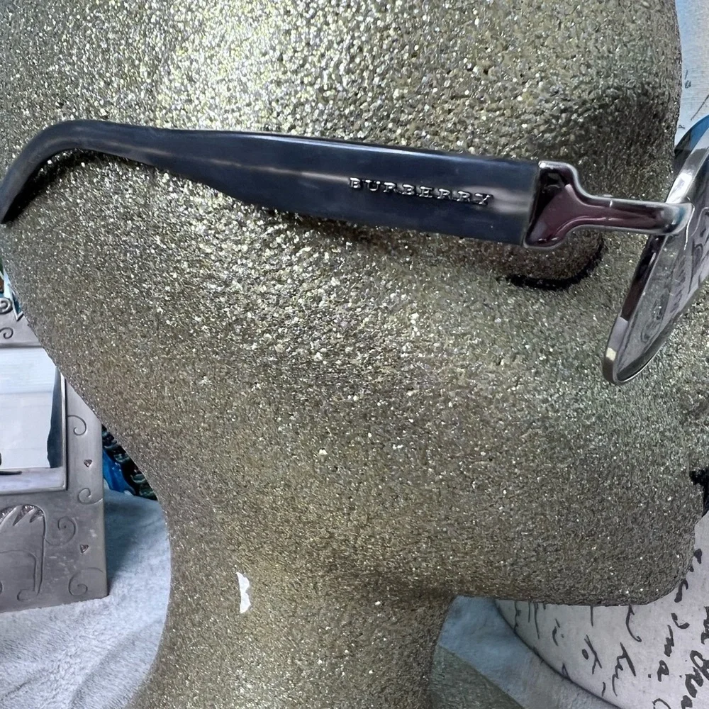 Burberry Black and gray marbled aviator, sunglasses.